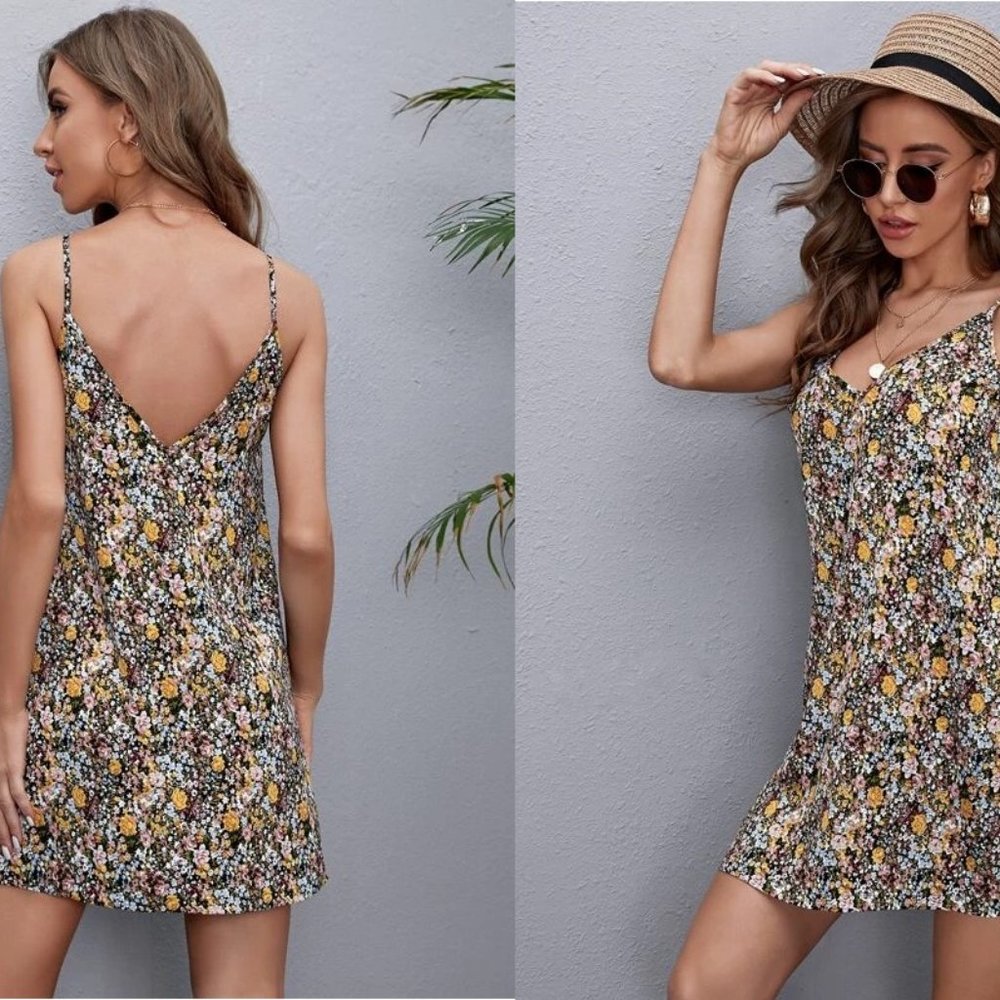 🎶 NEW!! Sizes 4, 6 or 8/10 Double V Neck Ditsy Floral Slip Dress